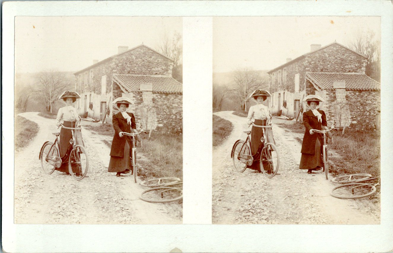 France, Saint-Juéry, promenade à vélo  Vintage silver print on carte postale pap - Afbeelding 1 van 1