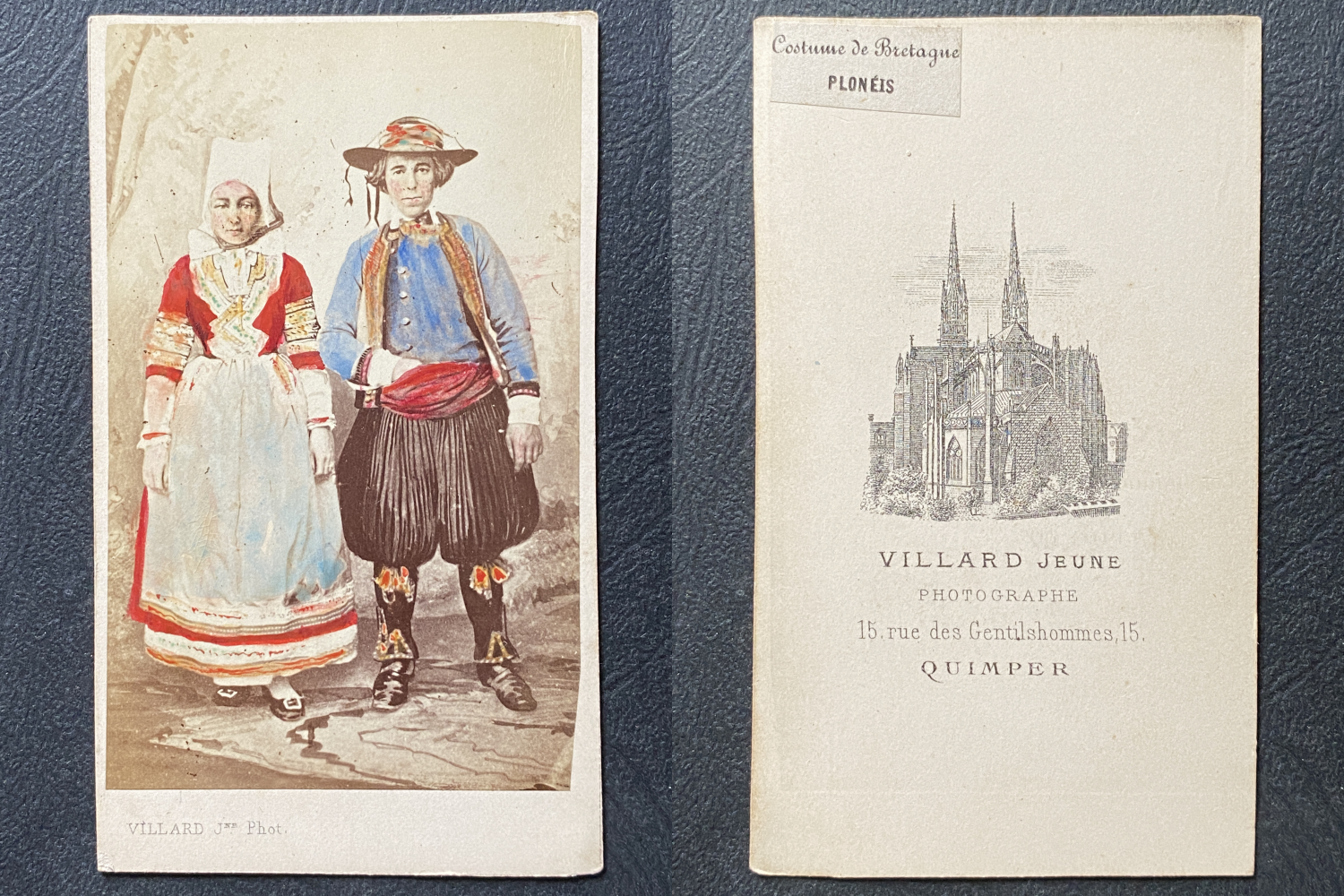 Villard, Quimper, Jeune femme en costume traditionnel breton
